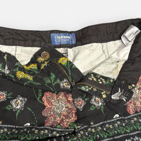 Old Navy Floral Black Cotton Chino Everyday Short Pink Yellow White Green size 6 - Picture 4 of 9